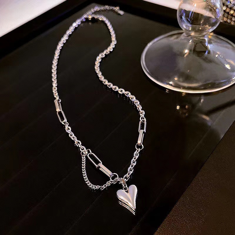 Picture of Color-free New Niche Light Luxury Pointed Heart Necklace Women's Summer Clavicle Chain Pendant All-match High-end Design Sense