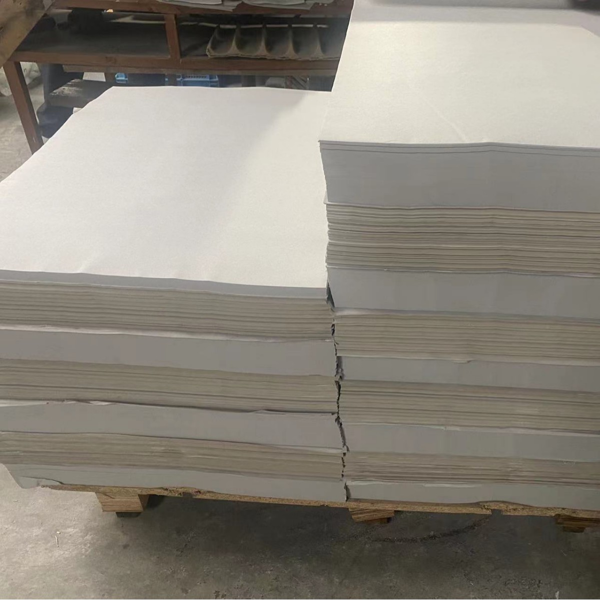 The packaging paper for the purpose of interlayer, bottom pad, moving, ceramic and other purposes can be subcontracted and cut at low price and quality assurance.