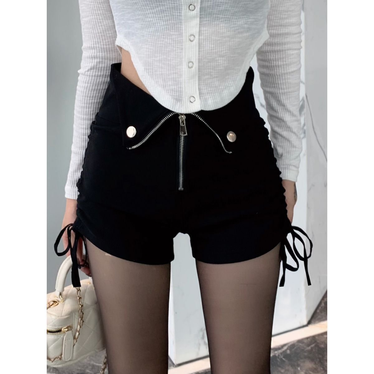 A- word Super Boots Pants Trendy Waist Drawstring Black Shorts Women's Autumn 2024 Hot Girl Design Sense Niche