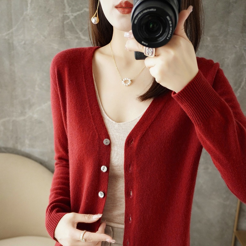 Picture of Cardigan Coat Women's Knitted Base Shirt V-Neck Long Sleeve Spring and Autumn 2025 New Style Outer Sweater Women's Korean Style