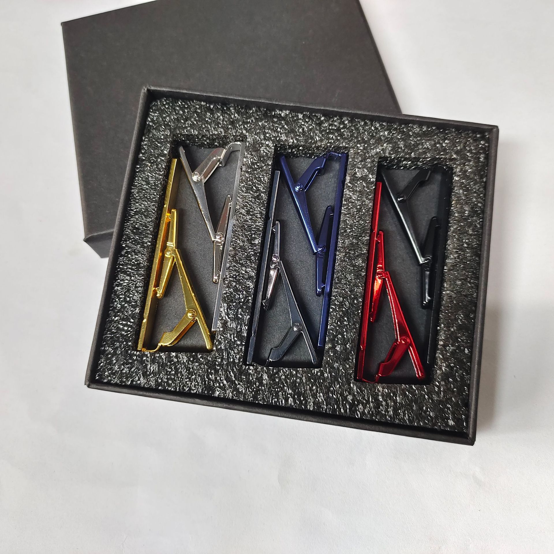 Picture of Cross-Border Temu Clothing Tie Clip, Men's Light Luxury Stainless Steel Tie Clip, Diagonal Pattern, Smooth Surface, High-End Tie Clip