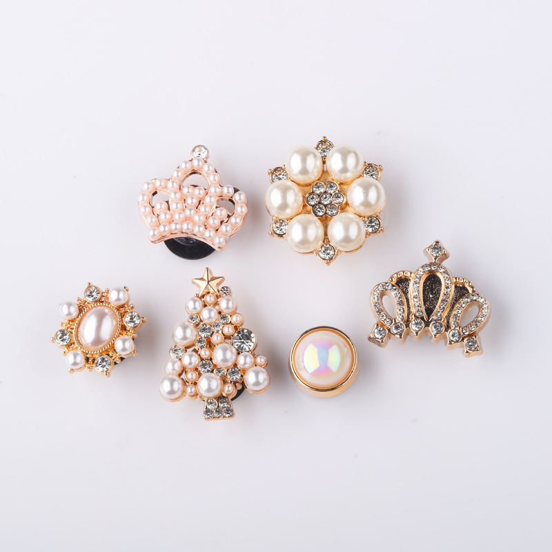Cross-border e-commerce hole shoes shoes flower love pearl shoes DIY accessories texture metal cute chain decorative buckle