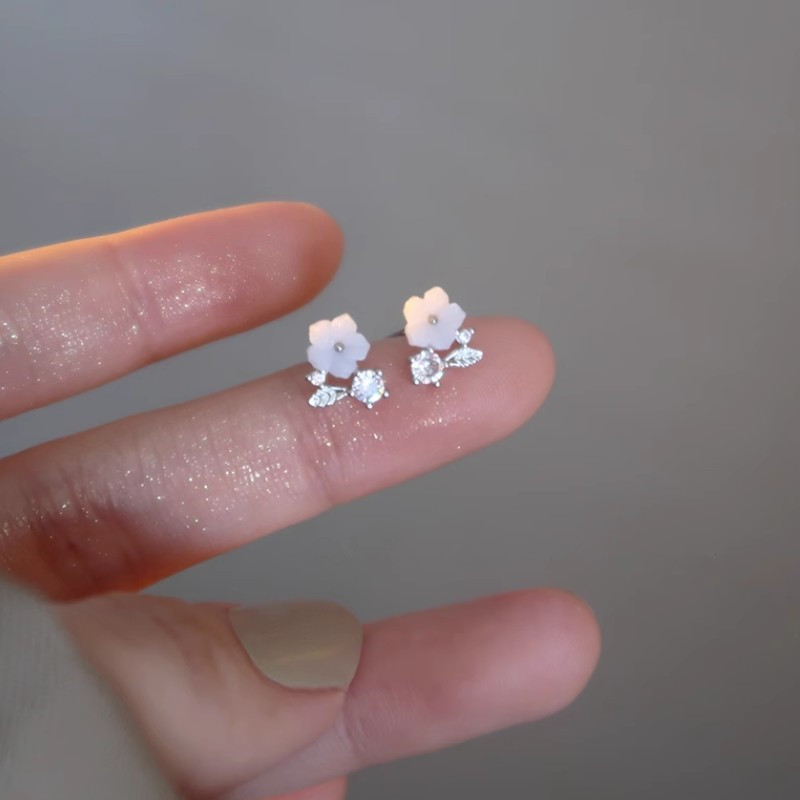 Exquisite Shell Flower Earrings Women's South Korea Elegant Internet Celebrity High-end Light Luxury Ear Studs Fashion All-match Earrings Wholesale