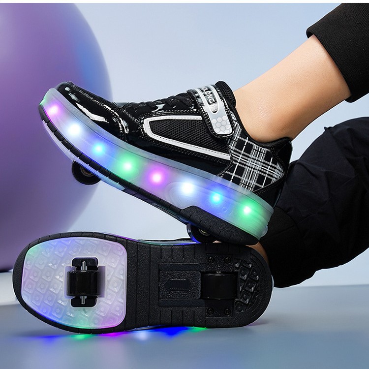 Manufacturers supply children's heloo shoes boys and girls double roller skates LED lights shoes deformation roller shoes quantity is very favorable