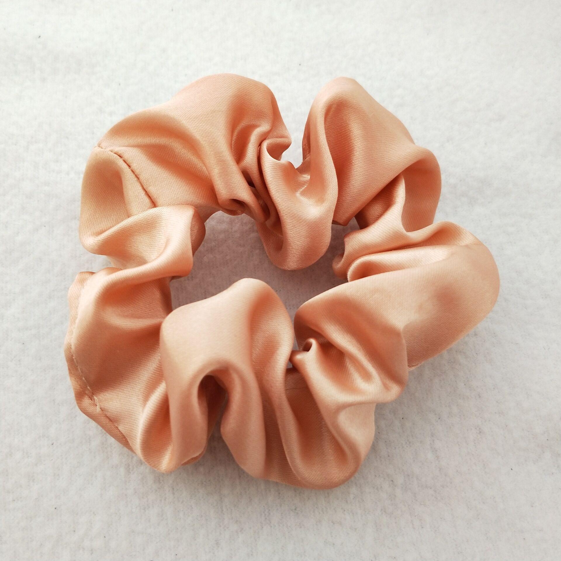 Picture of Cross-Border Amazon Satin Fabric Satin Scrunchie for Women, High-End Bun Hair Tie