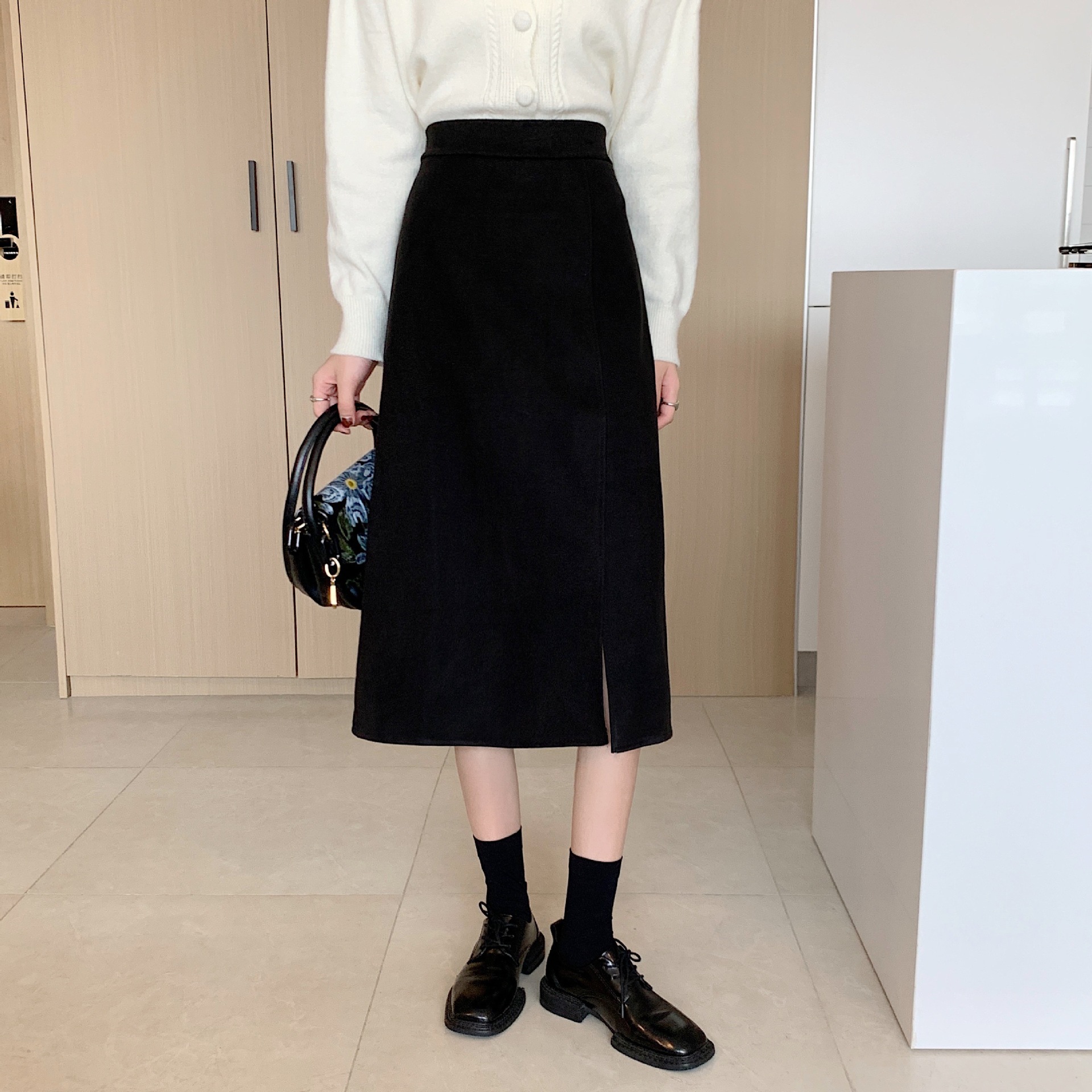 Skirt Women's Spring, Summer and Autumn Design Niche 2022 New Black Slit Mid-Length School Style Hip-Hugging Long Skirt