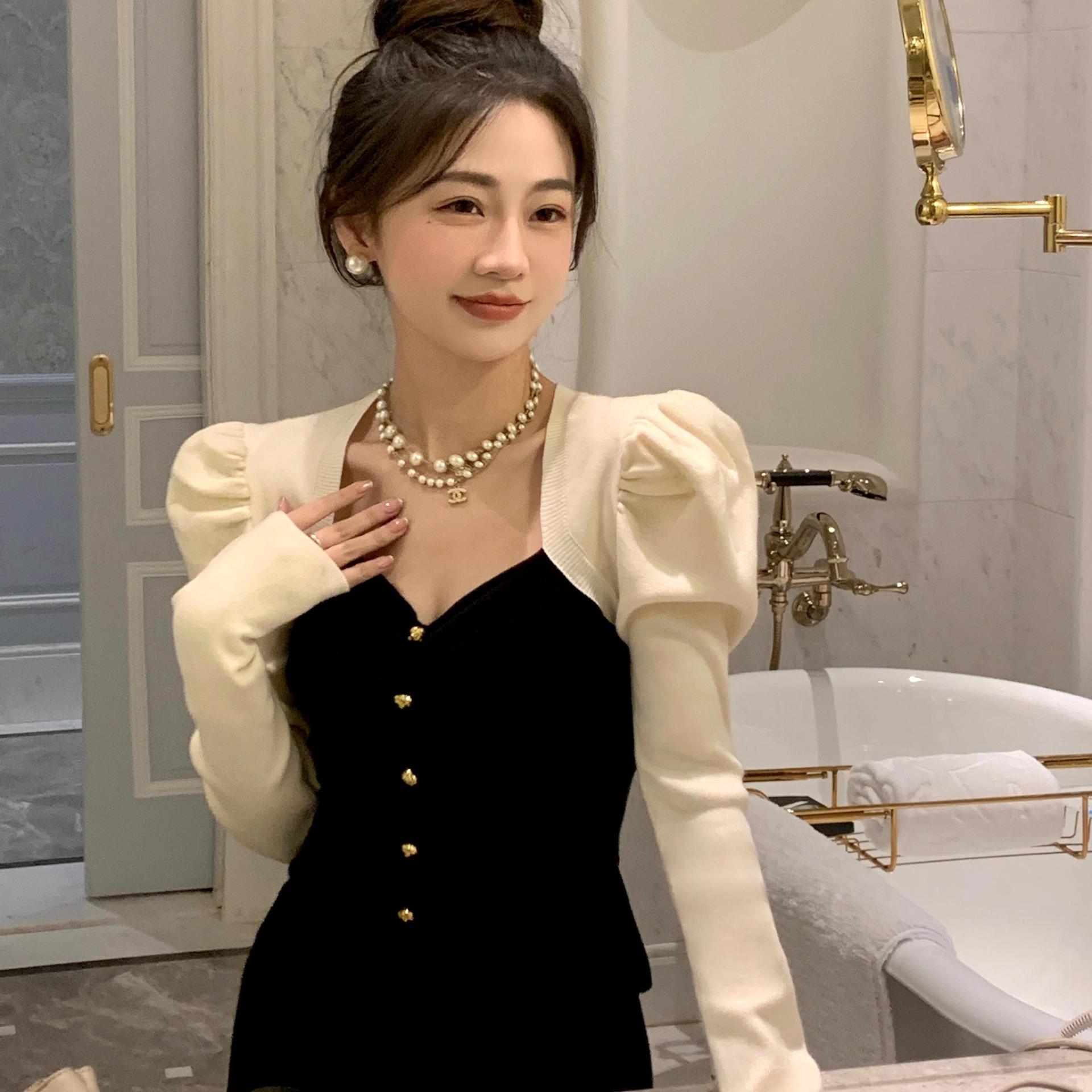 French Elegant Color-matching Hepburn Style Knitted Sweater Square Collar Sweater 2024 Autumn New Elegant Princess Sleeve Top