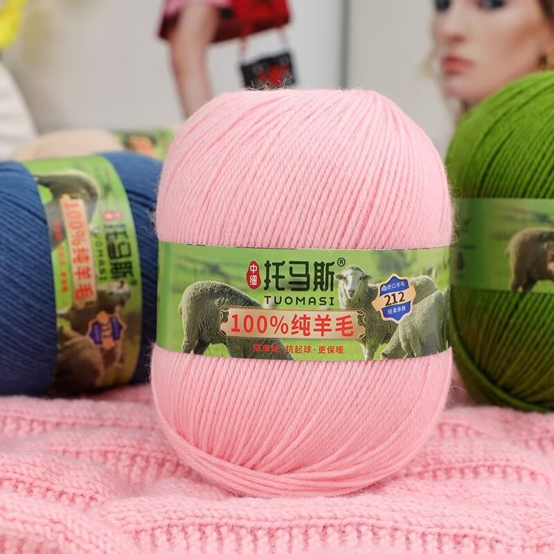 Thomas wool thread is soft and delicate to the touch and has good thermal effect. Hand-woven DIY midline wool ball