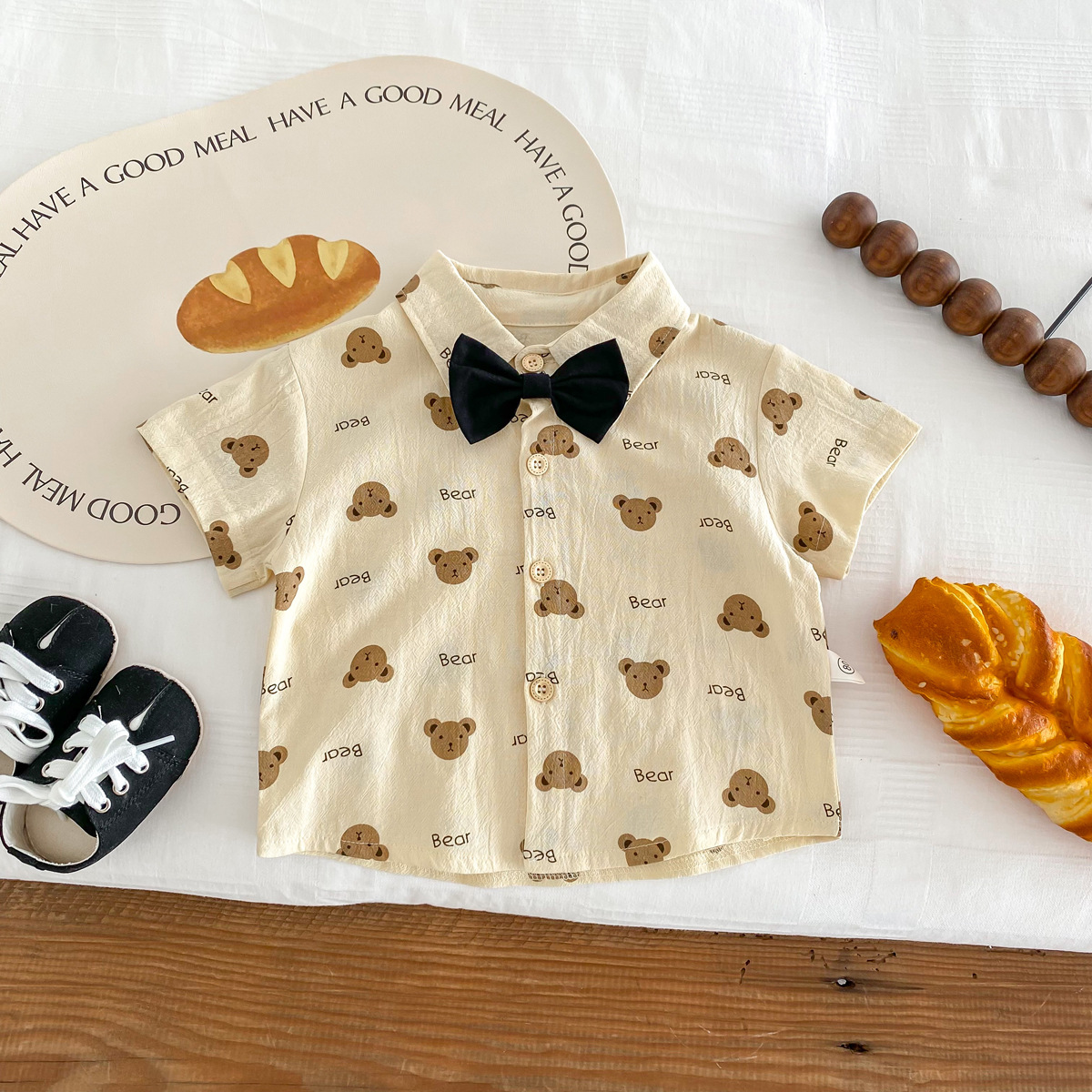 Picture of Ins Boys 2025 Summer Style Handsome Gentleman Bow Tie Short-Sleeved Printed Bear Shirt Shorts Two-Piece Suit