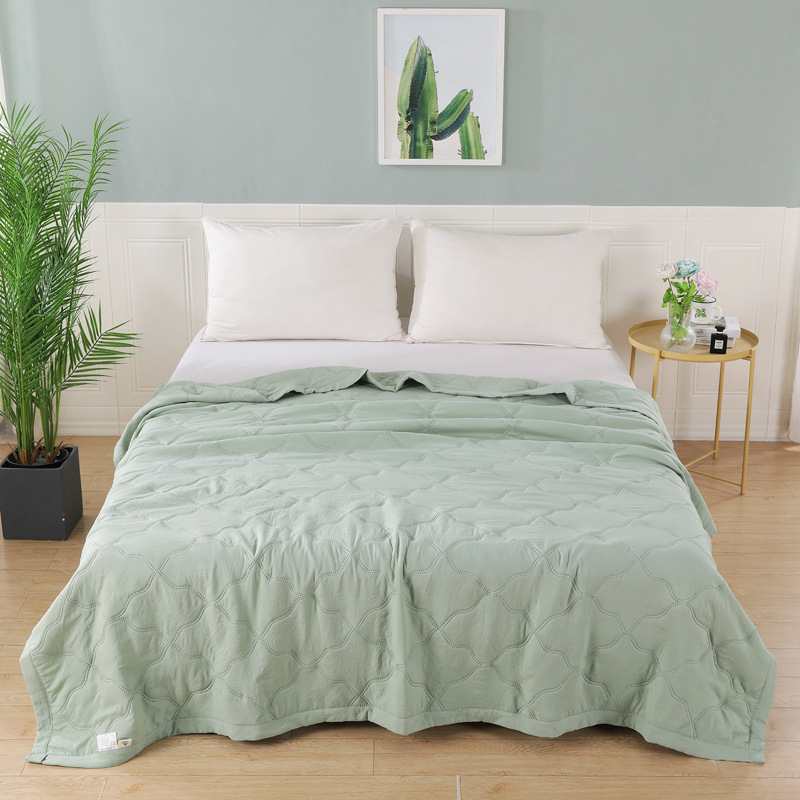 Picture of Summer Company Event Sales Summer Quilt with Gift Box Air Conditioning Quilt Opening Promotion Gift Summer Cool Quilt Core Thin Quilt
