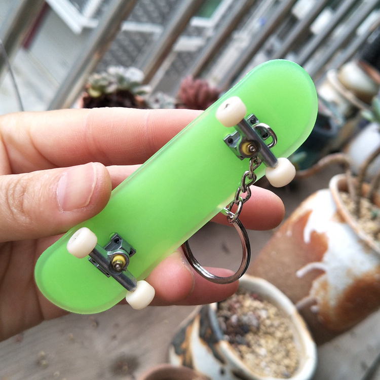 Glow-in-the-dark double warped finger skateboard keychain bag hanging four-wheel double warp mini fingertip keychain boys gift wholesale