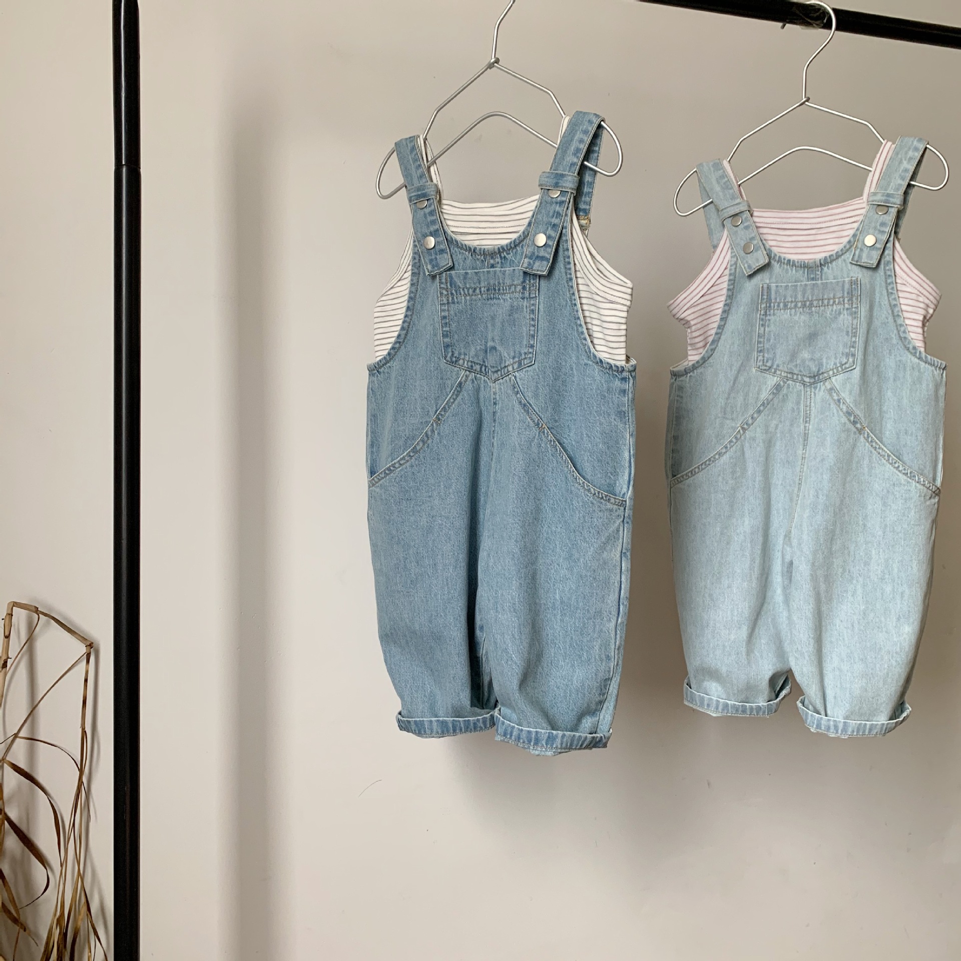 Picture of GL-kids Korean Style New Summer Children's Thin Denim Sling Suspender Pants Retro Loose Suspender Pants for Men and Women