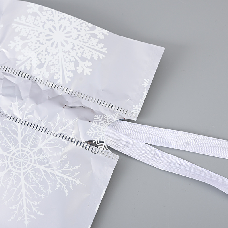 Picture of Cross-border Amazon Christmas Gift Bag Drawstring Bag Christmas Gift Packaging Bag Ping An Fruit Snowflake Crisp Bag