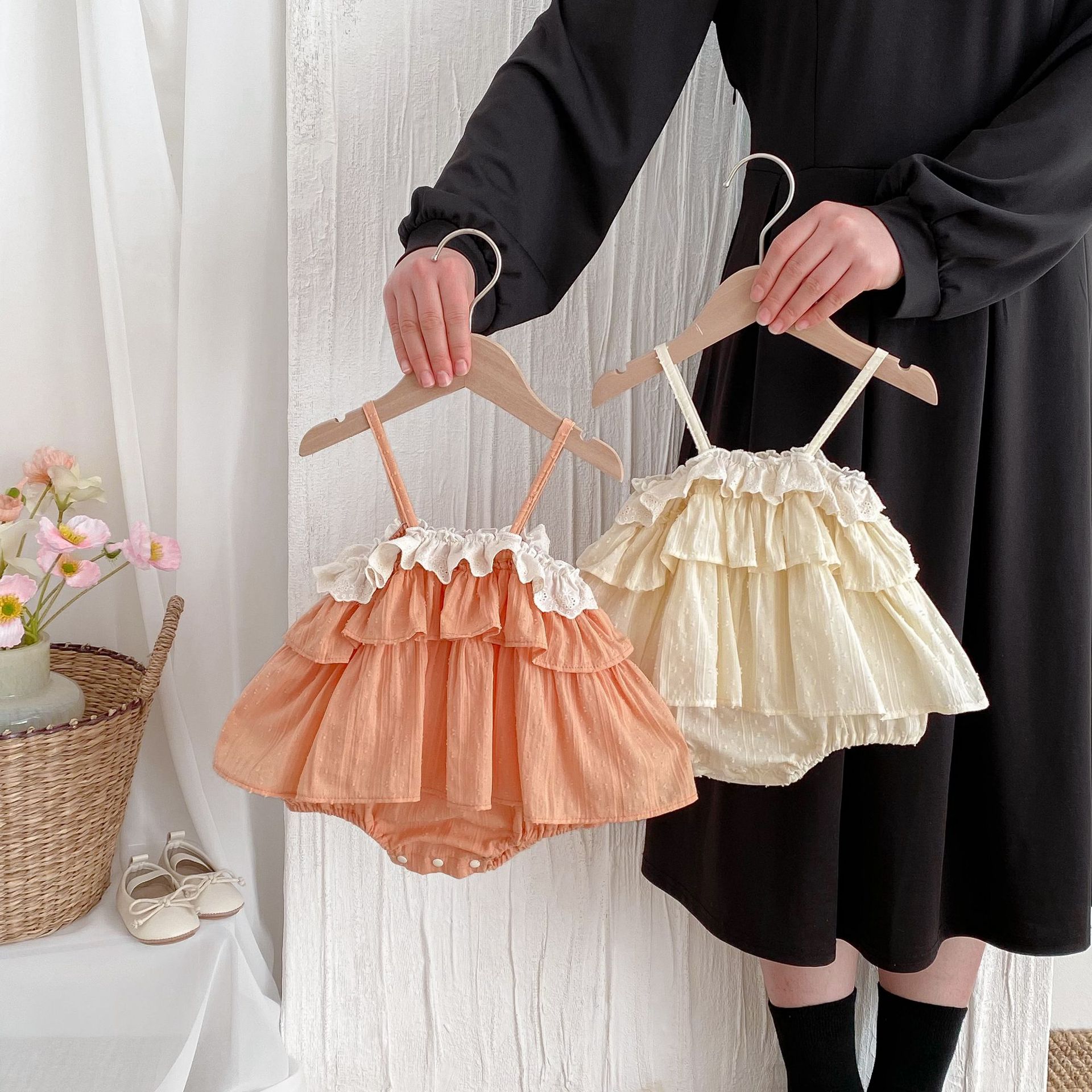 Ins Baby Summer Children's Wear Sling Lace Lace Cake Dress 2025 Summer Western Style Climbing Dress for Girls