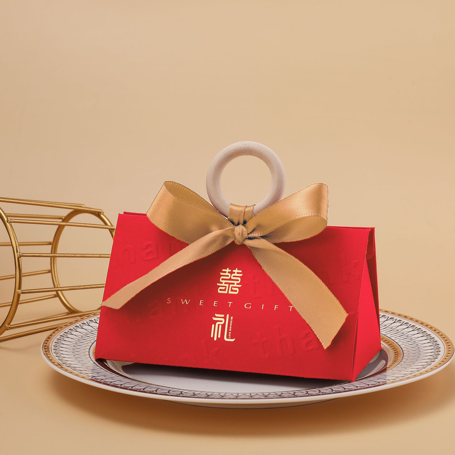 Picture of Light luxury champagne hand-held triangle wedding candy box wooden ring hand gift box wedding candy box wholesale