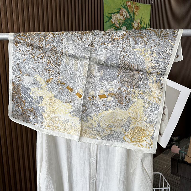 100% Mulberry Silk Scarf Fashion Printed 70cm Square Scarf High-End Spring Girls Versatile Silk Scarf Wholesale
