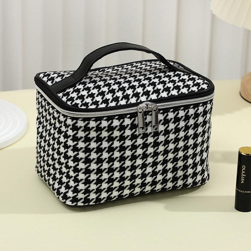 Picture of Qianniao Cosmetic Bag Women's Portable 2023 New Super Hot Large Capacity Cosmetic Storage Bag Portable Toiletries Bag Travel