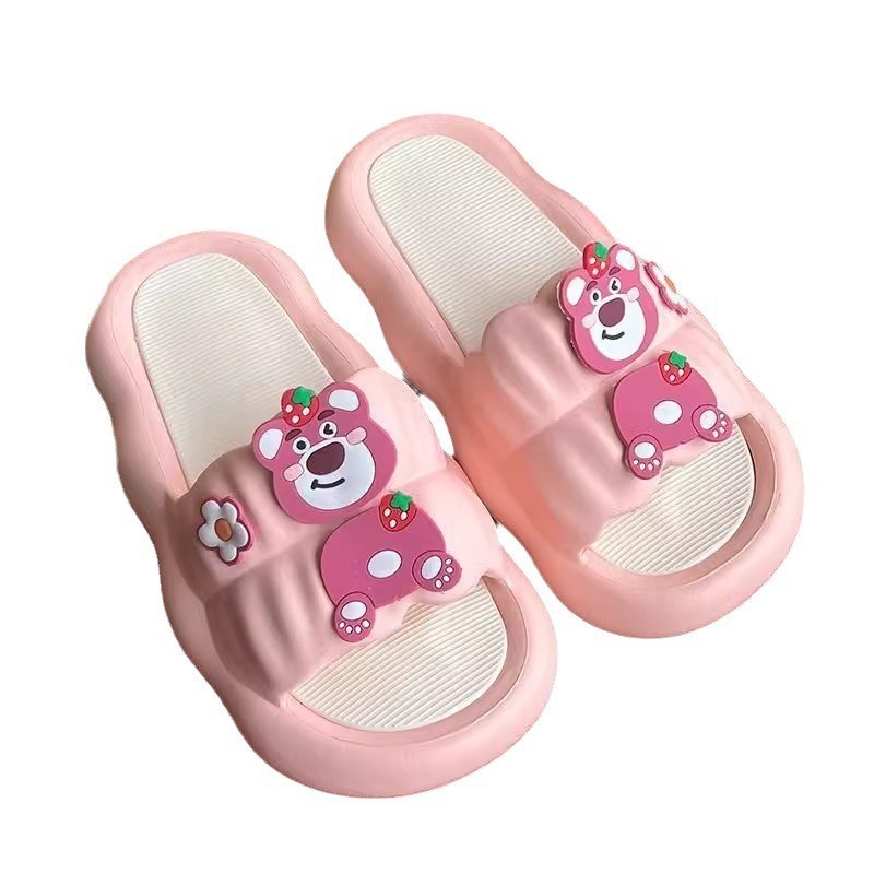 Picture of Strawberry Bear Slippers Women's 2024 New Summer Outerwear Couple Ins Shit-Feeling Home Indoor Sandals Deodorant