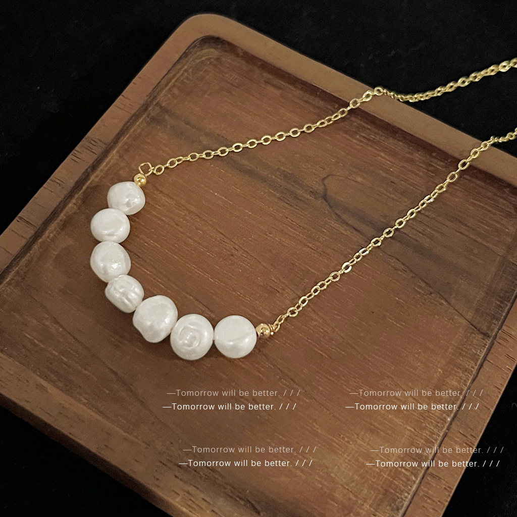 Light Luxury Baroque Freshwater Pearl Clavicle Chain Women's Japanese and Korean Niche High-end Sense Internet Celebrity Smile Necklace Girlfriend Gift