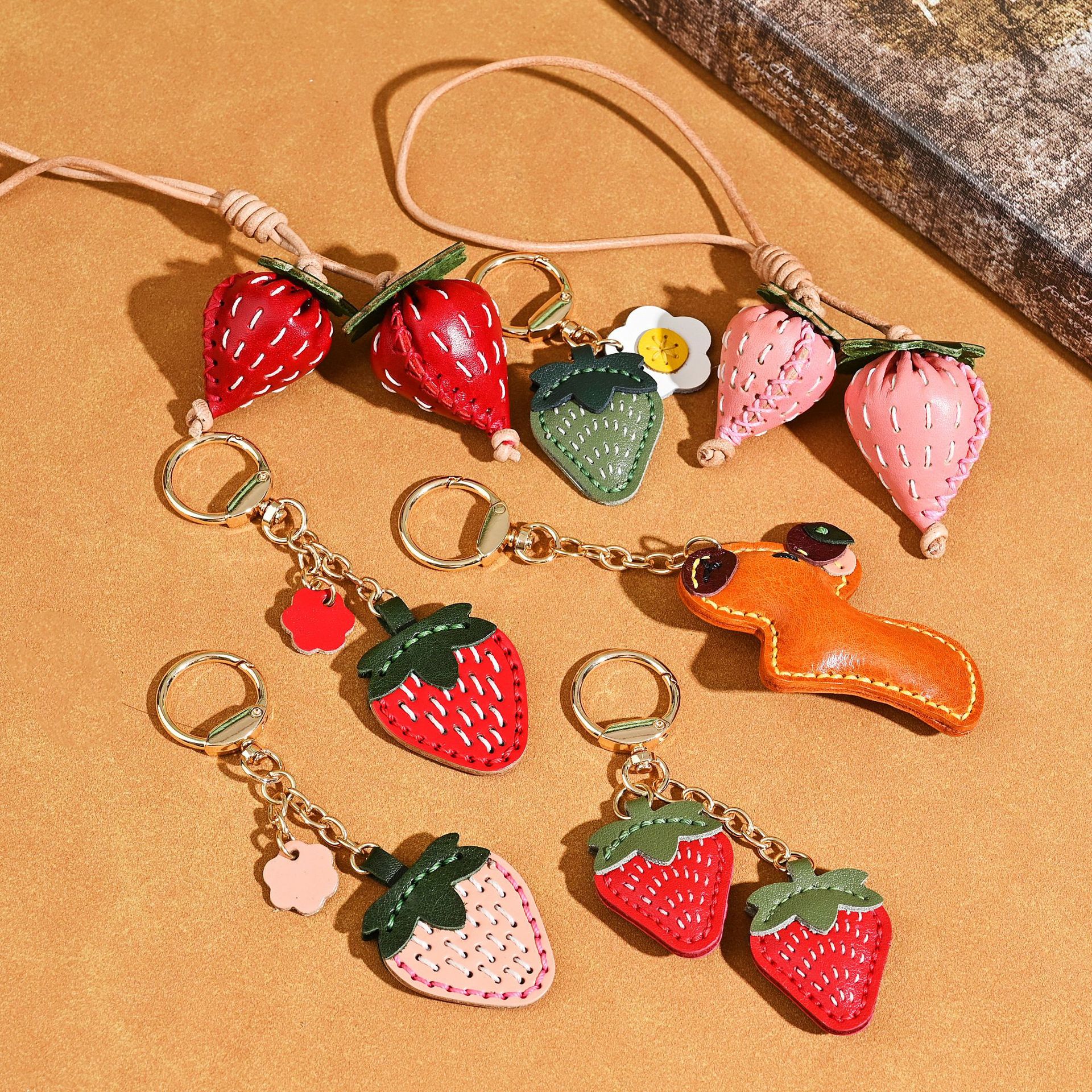 Cross-Border Vegetable-Tanned Leather Strawberry Rope Bag Pendant Personalized Creative Handmade Strawberry Bag Pendant