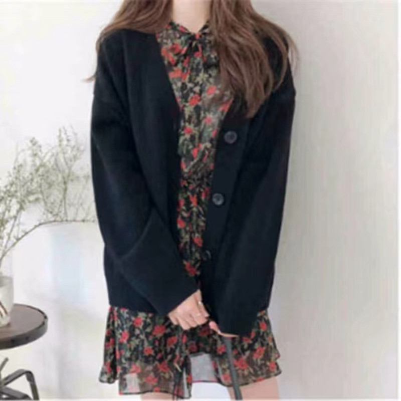 Picture of 2025 Spring & Fall New Loose Long-Sleeved Top Lazy Style Soft Waxy V Neck Knitted Cardigan Jacket Outer Sweater for Women
