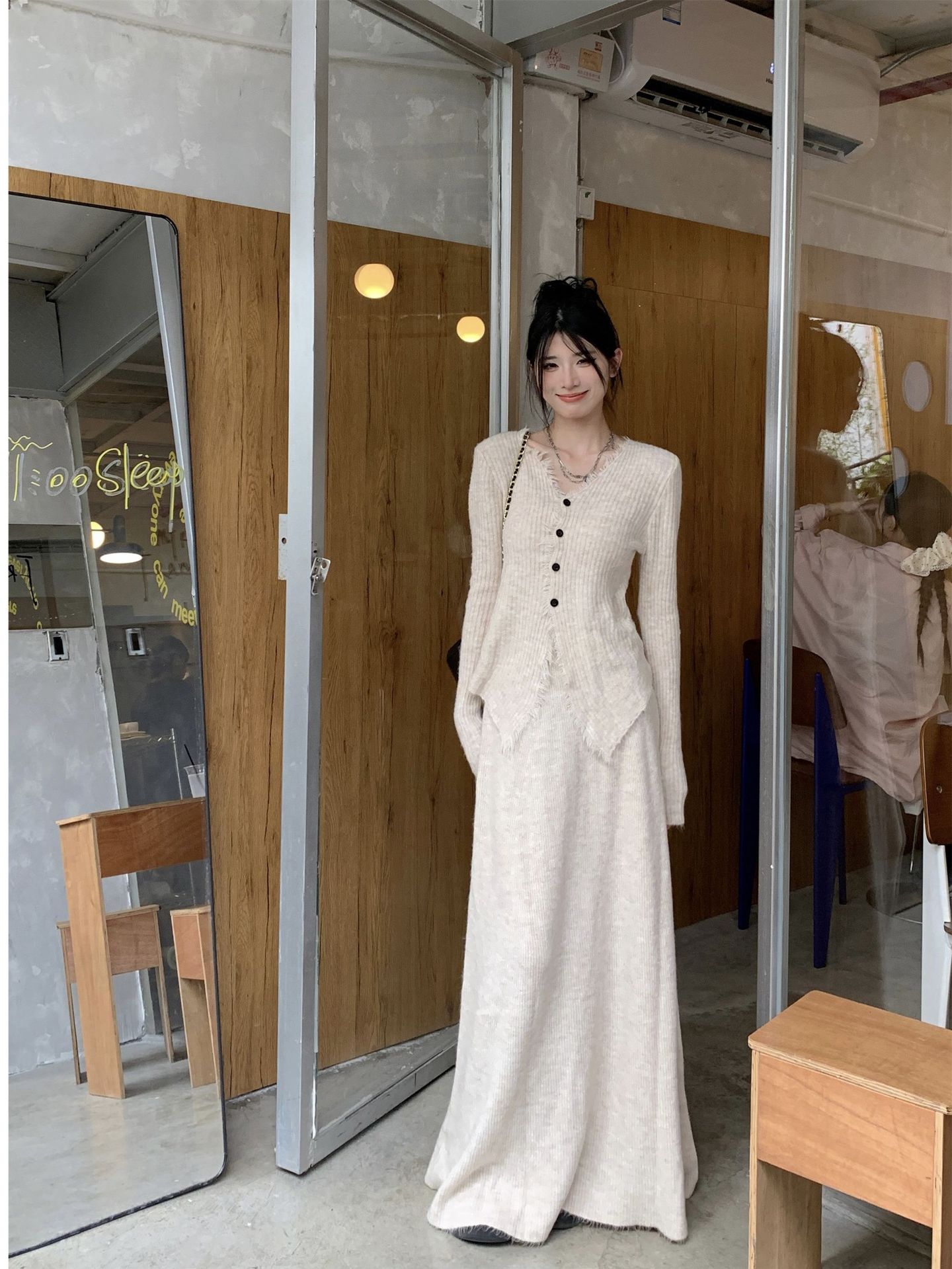 Picture of Early Autumn and Winter 2024 New Soft Waxy V-Neck Fur Edge Slim-Fit Slimming Knitted Cardigan Niche Design Sense Top for Women