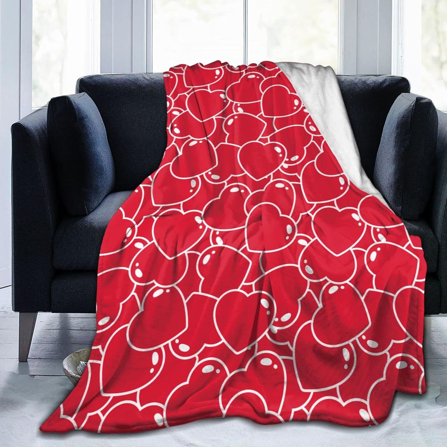 Red heart-shaped blanket warm comfortable lightweight blanket romantic Valentine's Day gift flannel blanket holiday decoration