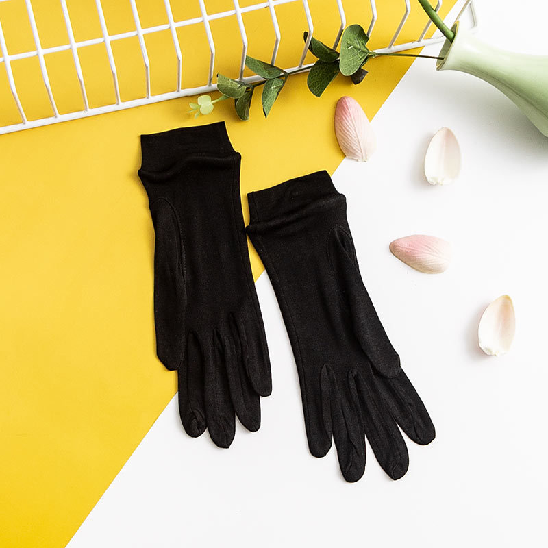 Picture of Tangge Mulberry Silk Knitted Silk Gloves Sunscreen Moisturizing Moisturizing White Sleeping Gloves for Women