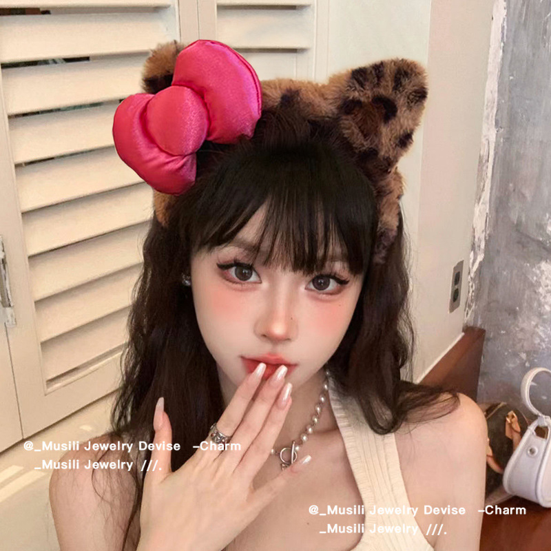 Picture of Special Headband for Face Washing for Women 2025 New Autumn and Winter Cute Bear Headband Hairband Hairpin Hair Accessory Plush Headwear