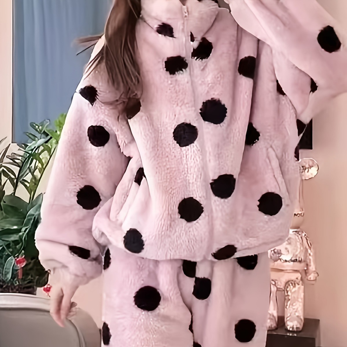 Cute Casual Pajamas for Women in Winter, Thickeneded Velvet, Polka Dots, High Collar, Warm and Skin-Friendly Home Clothes Set, Can Be Worn Outside