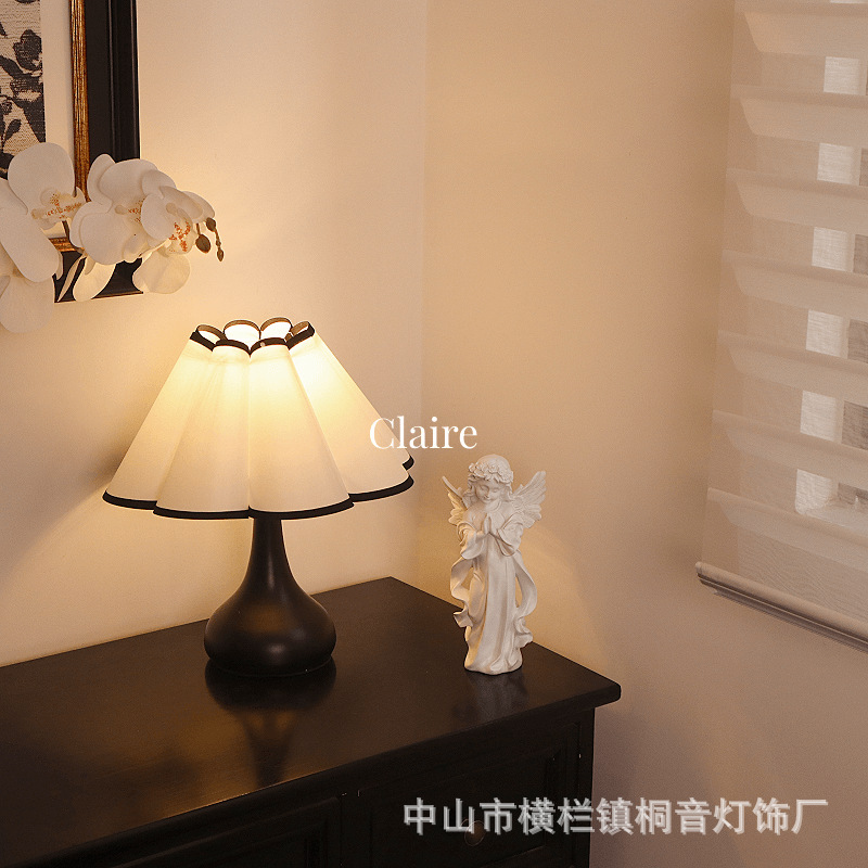 Vintage Table Lamp Bedroom High Appearance Pleated Petals Bedside Lamp Bedroom Ins Style Girl Adjustable Atmosphere