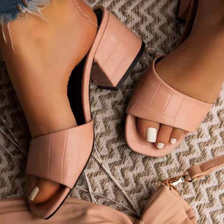 Picture of Wish European and American fashion foreign trade plus size women's shoes 2023 new summer set feet thick heel sandals women