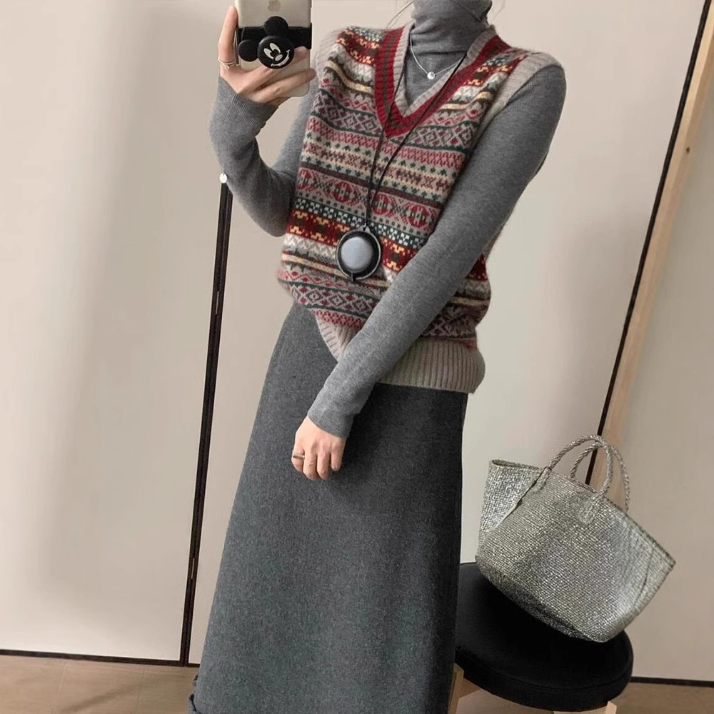 Picture of French-style Contrast Jacquard V-neck Knitted Sleeveless Vest Vest Women's Spring and Autumn Stacked Waistcoat Sweater Outer Thick Top