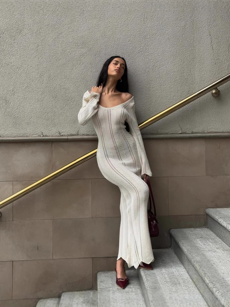 European and American New Cross-border Women's Fashionable Elegant V-neck Knitted dress Flare Sleeve Thin Hollow Hip Dress