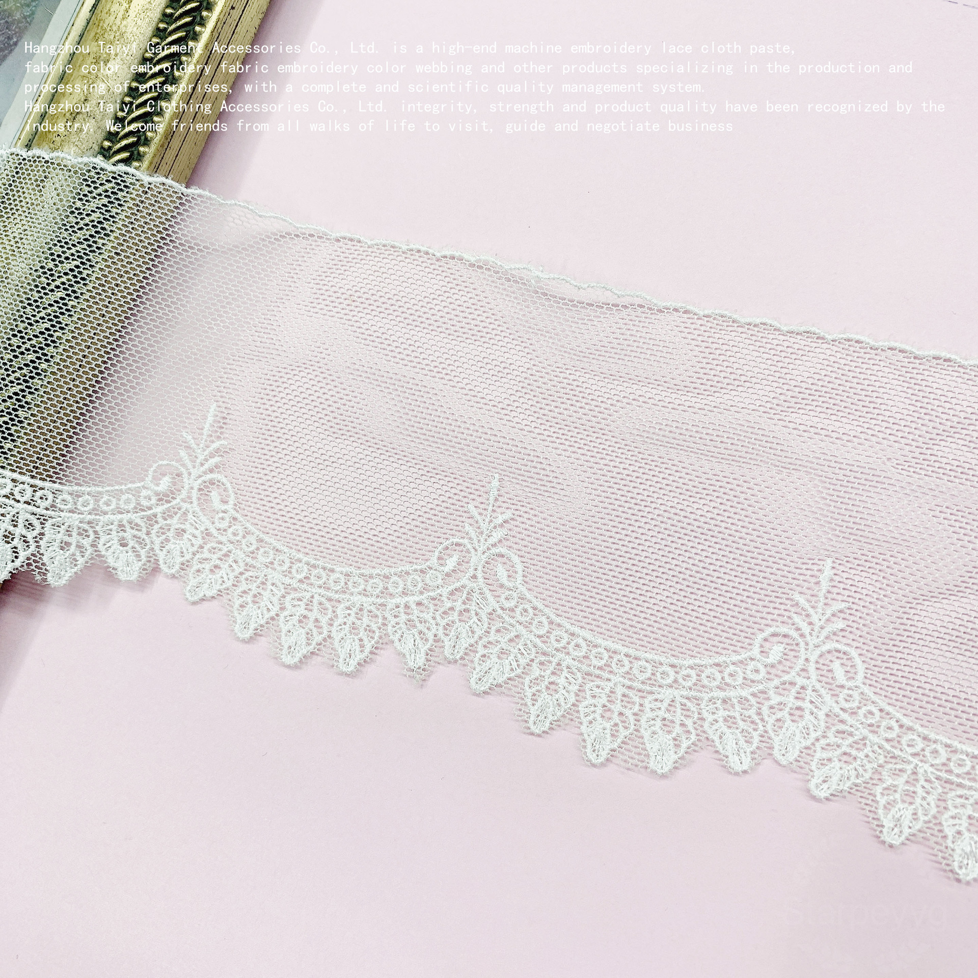 Polyester flower high 3.5CM unilateral wave mesh upper and lower hand cut mesh water soluble lace embroidery bar code lace
