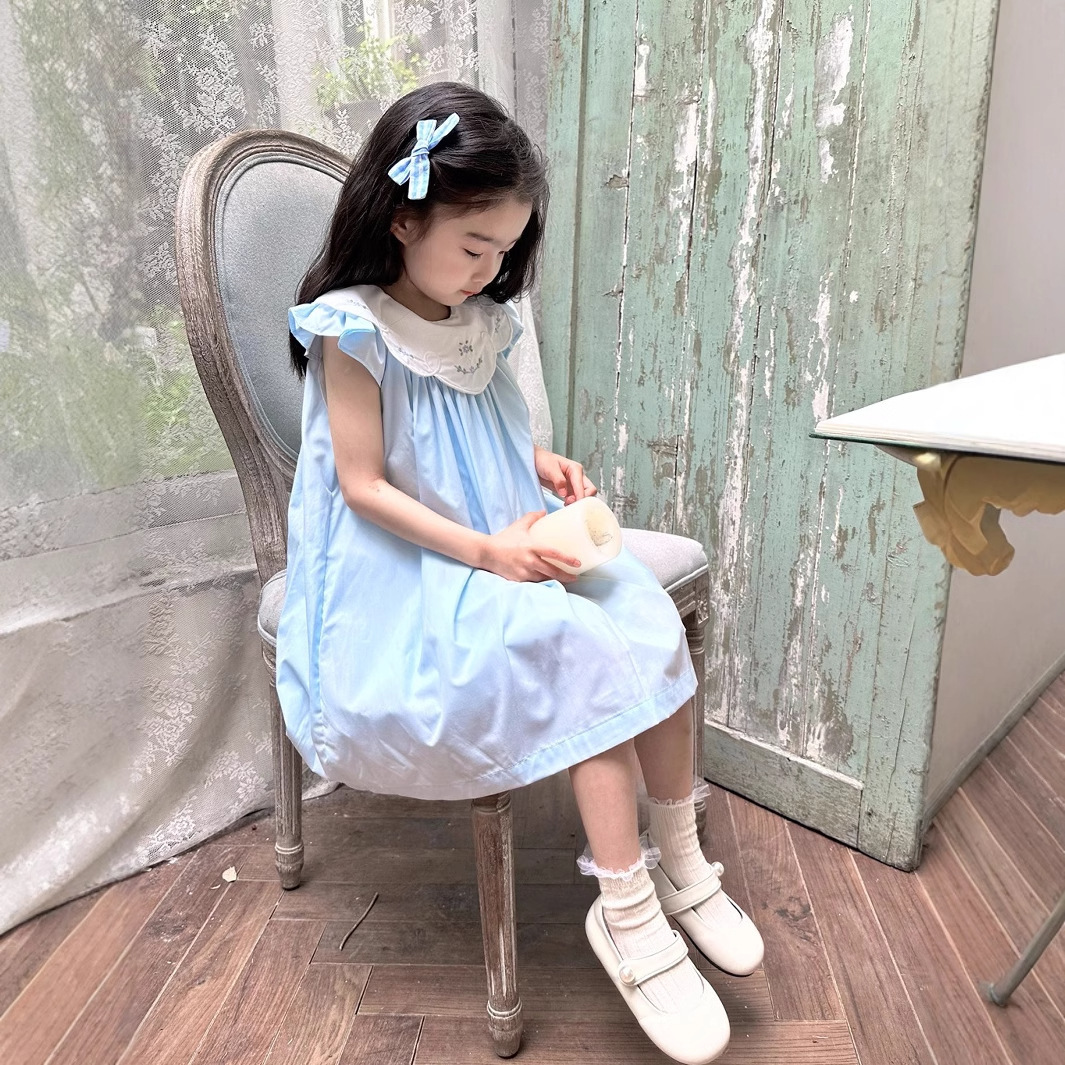 Girls dress summer new sweet big lapel embroidery flying sleeve princess skirt children a generation of hair