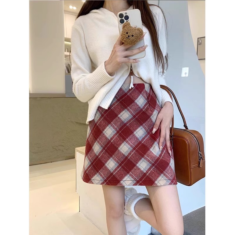 Red Plaid Retro Skirt Women's 2024 Spring and Autumn High Waist Hip Slimming Casual Woolen A- Line Skirt Winter
