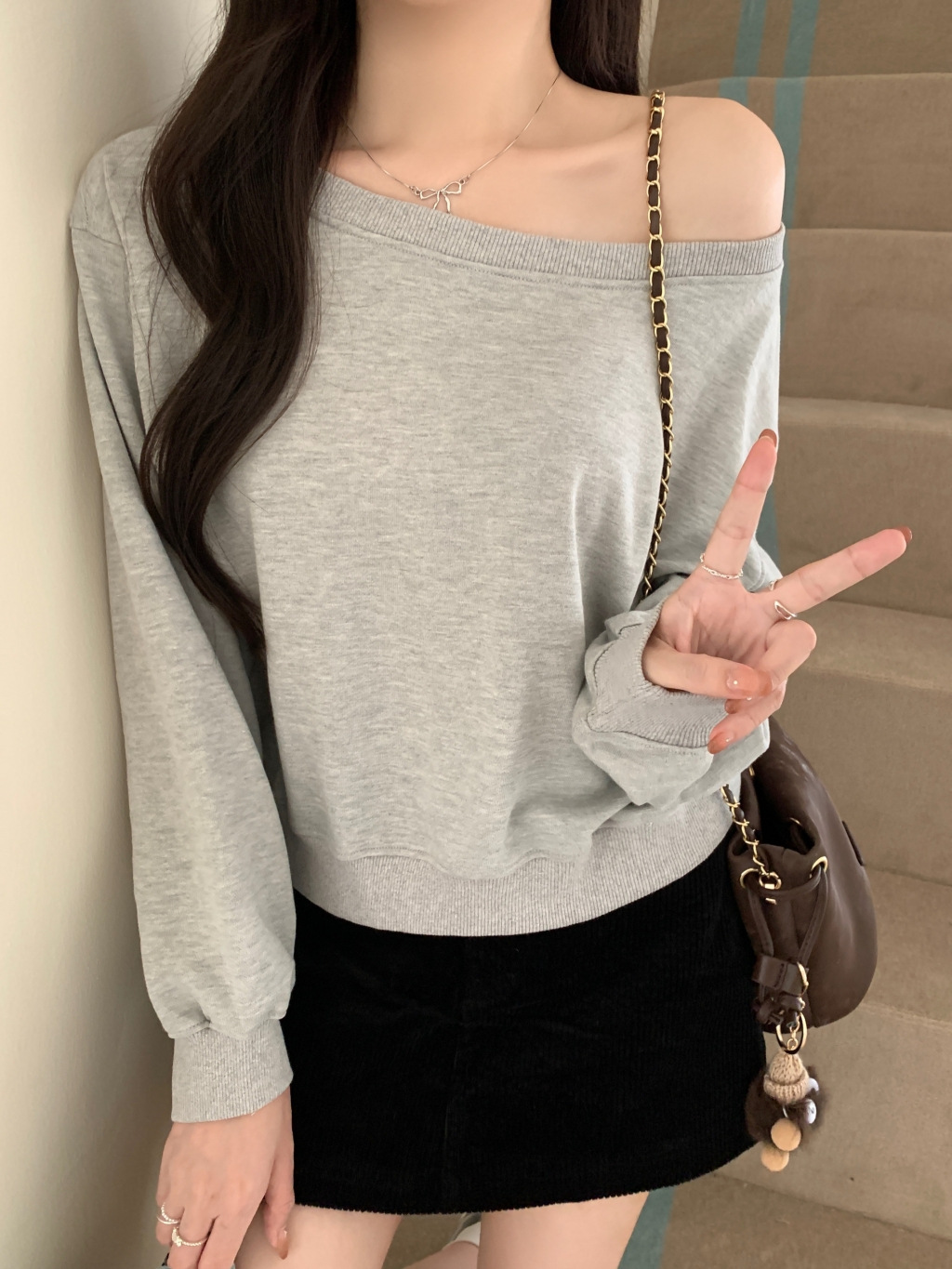 Korean Style High-grade One-character Oblique Collar Open-shoulder Sweatshirt Women's Spring and Autumn Loose Thin Korean Style Chic Sweet Hot Short Top