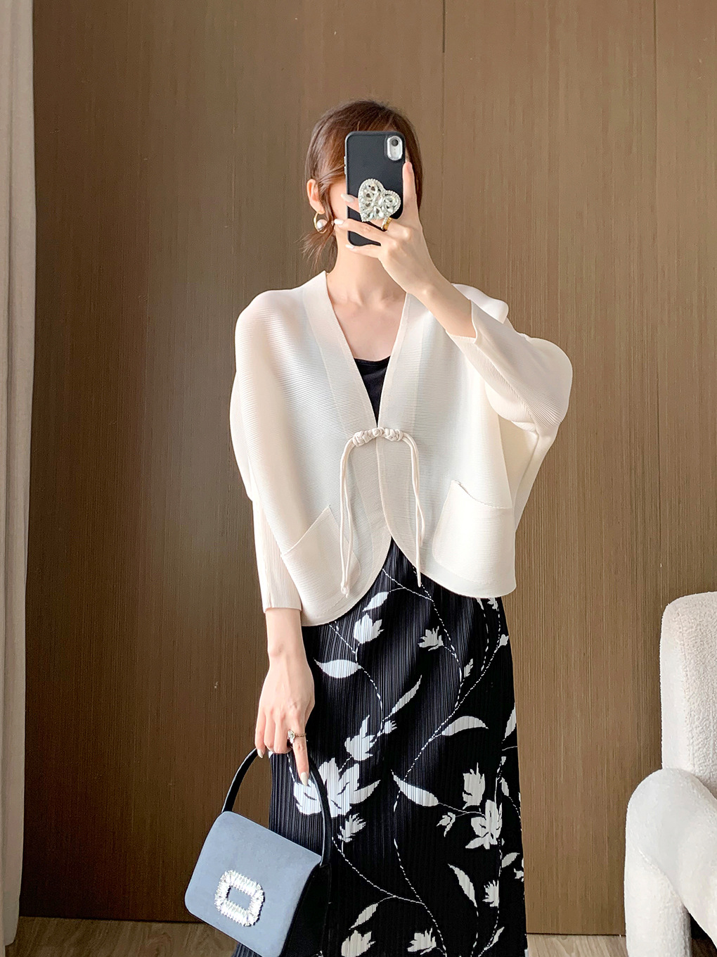 New Chinese Coat Women's Spring High-end Loose All-match Short 2024 New Women's Pleated Cardigan Top