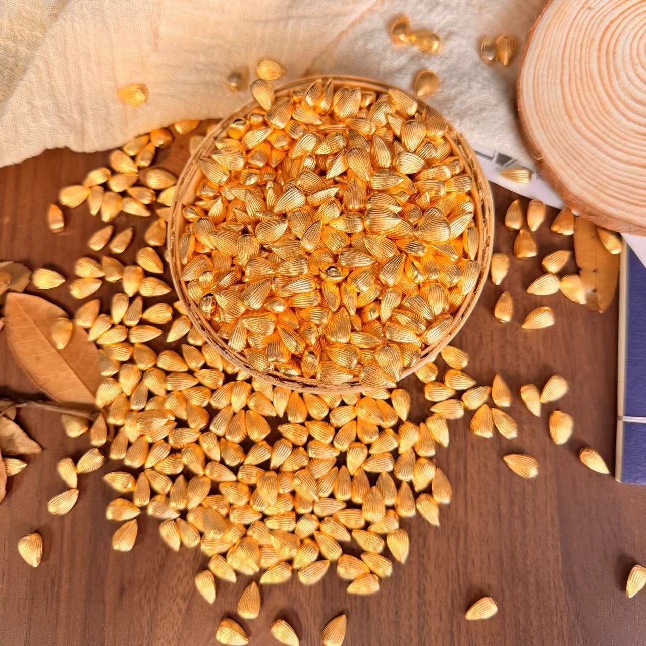 Mini small melon seeds gold ingot gold melon seeds alloy solid small gold ingot cornucopia rice jar Baifu jar decorative accessories pendulum