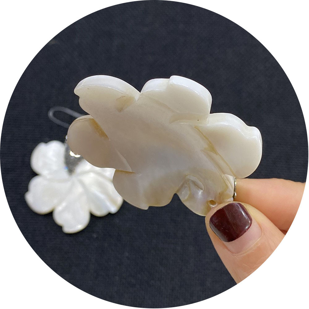 Picture of Natural shell diamond pendant six-petal flower-shaped shell melon seed buckle pendant DIY necklace jewelry accessories wholesale