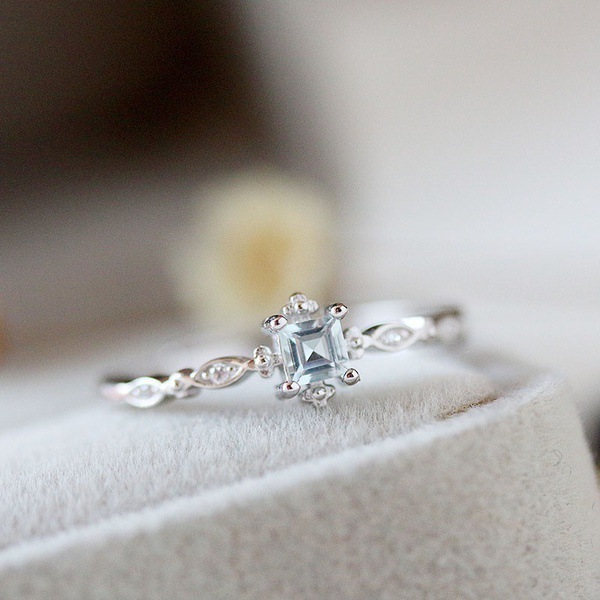 Wecheng wish best selling new small fresh and elegant ring European and American diamond-encrusted topaz sea blue zircon ring