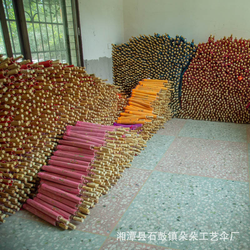 Picture of Classical Craft Umbrella Silk Cloth Outdoor Ceiling Decorative Oil Paper Umbrella Catwalk Dance Props COS Chinese Style Cheongsam Umbrella