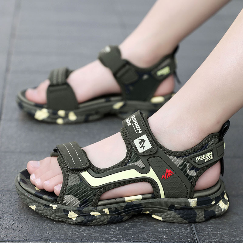 2025 manufacturers supply summer large and medium-sized children's soft-soled beach shoes camouflage shoes trendy men's shoes Army Green sandals