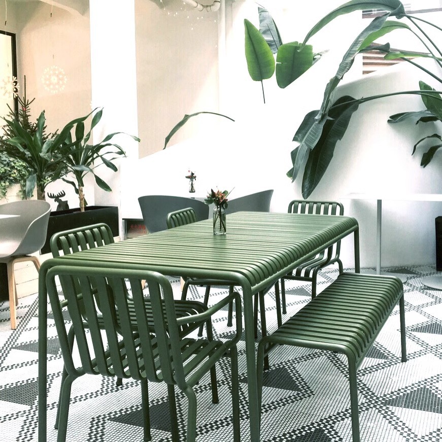 Modern Simple Casual Courtyard Balcony Outdoor Table and Chair Outdoor Milk Tea Shop Cafe Color Iron Table and Chair Combination
