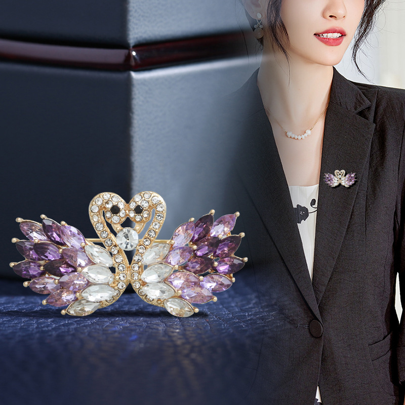 Brooch women's wholesale Swan anti-light corsage niche design suit fixed clothing accessories collar pin buckle