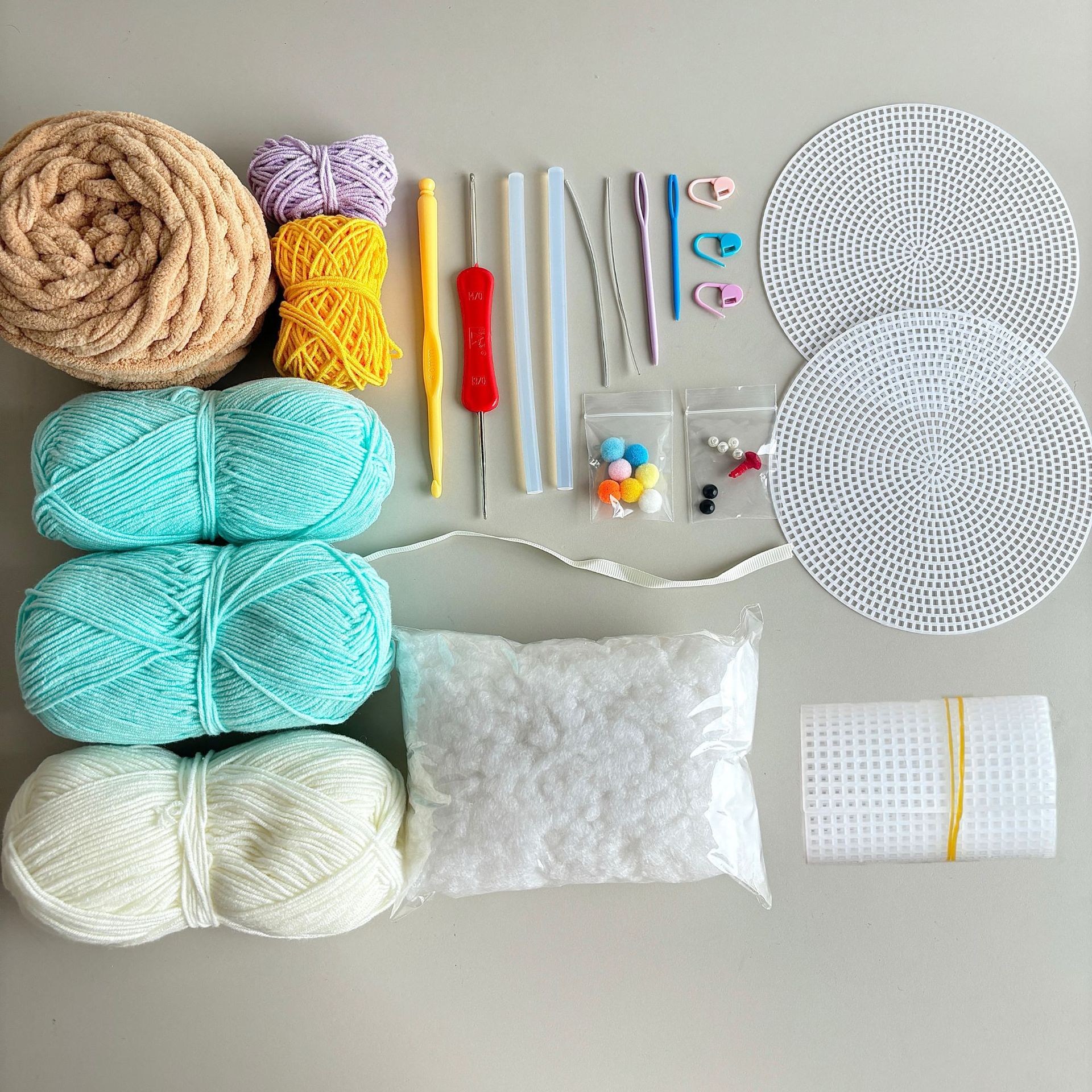 Picture of DIY woven strawberry cake storage box wool crochet material bag handmade homemade birthday Valentine's Day gift for women