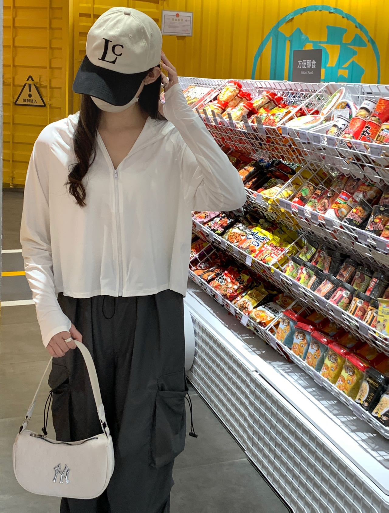 Picture of Summer Big Hat Black Rubber Hat Sun Protection Clothing Women's Skin Clothing Anti-ultraviolet Ice Silk Long Sleeve Shawl Sun Protection Clothing