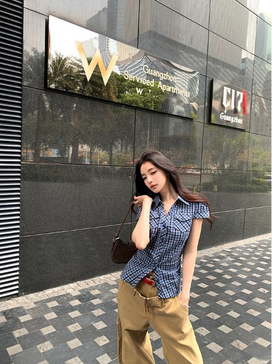 Designed Blue Plaid Short-Sleeved Shirt for Women in Summer Retro Pleated Waist Slim Shirt Niche Pinch Waist Top