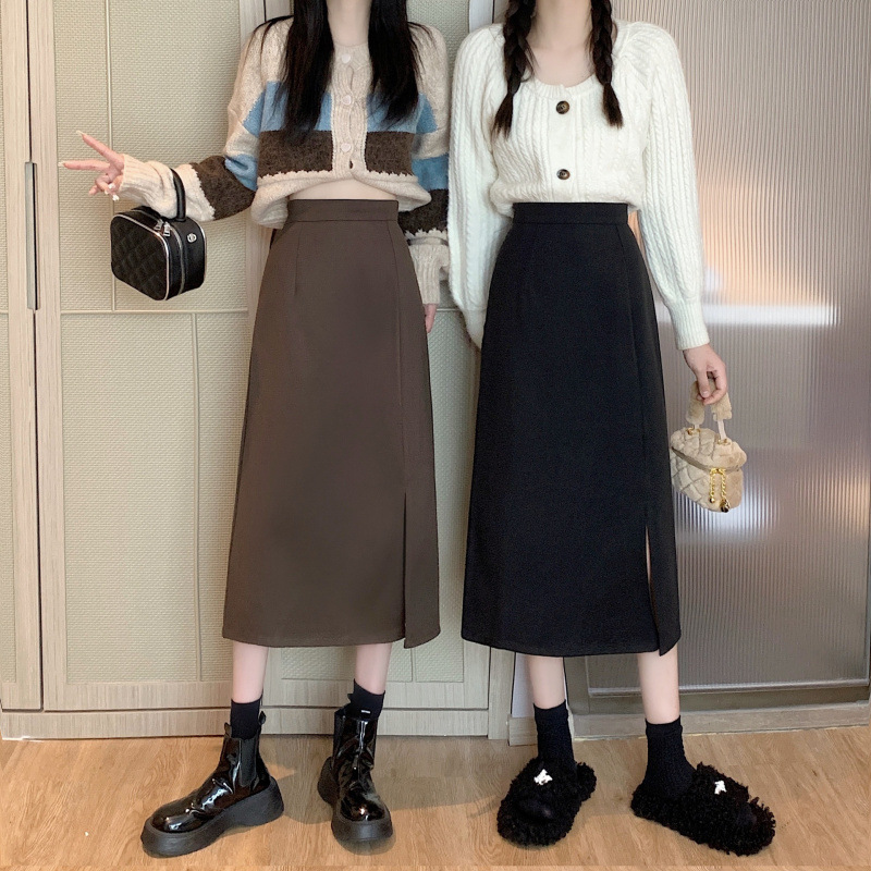 Autumn and Winter Skirt Mid-length 2024 New Sweater High Waist Split Hip Skirt Black Small Character Skirt